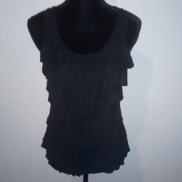 🆕 Black ruffles tank top - Picture 1 of 5